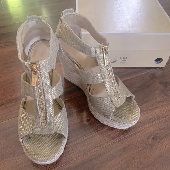 Micheal Kors Gold Wedge - Picture 1 of 3